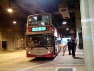 披上冷氣版MCW Metrobus復古全車身廣告的Enviro500（ATEU5／NX3426）行走36線