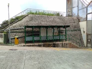 此站候車月台與上蓋，小巴開出後須掉頭離開（2017年10月）