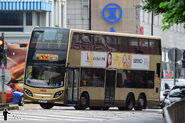 這批巴士是九巴首兩批量產型Enviro500 MMC 12米（圖為ATENU318／SW5099安裝仿傳統軨蓋後）