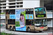 66P線用車正駛入青山公路－荃灣段