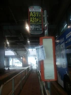 近年龍運巴士傾向先放大A線號碼，下方再放其他路線（荃灣（愉景新城））