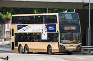 這批巴士是九巴首兩批量產型Enviro500 MMC 12米（圖為ATENU180／SJ7481安裝軨蓋前）