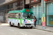 69線於總站上客（2011年10月）