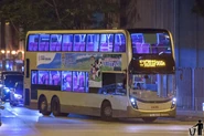 960A線用車正駛入屯貴路
