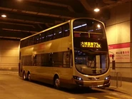 九巴的富豪B9TL 12.8米被安排行走73X線（圖為3AVBWU1／SX2327）