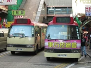 往青山道的小巴在近花園街的位置停靠