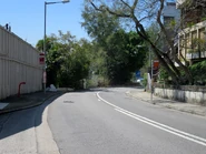 左邊為西行站；右邊為東行站（2018年3月）