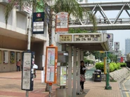 港鐵巴士及龍運巴士皆沿用「天水圍警署」，只有九巴使用「天盛苑」