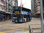 914線用車由欽州街駛入荔枝角道