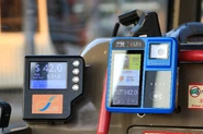 The AlipayHK "EasyGo" reader of Citybus is installed next to the Octopus processor, and at the initial stage, it only supports payment by UnionPay "QuickPass" and AlipayHK "EasyCode" while the credit card payment function is not yet activated