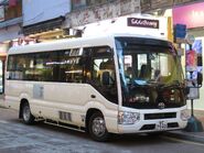 HR60線由冠忠遊覽車接辦後，使用全新24座位豐田Coaster XZB70R（VC7943）行走（2017年11月）