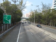 近威爾斯親王醫院的一段，前方是馬鞍山綫路軌高架橋（2018年2月）