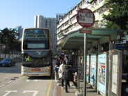 九巴203E線在寧遠街分站停站（2010年12月）