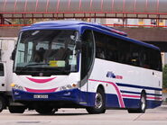 KK8200（斯堪尼亞K380IB4x2，配中港之星車身）行走居民巴士NR35線，途經黃大仙下邨