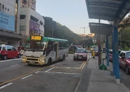 西行站景，35線用車正於此站上客（2022年12月）