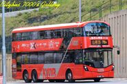 78A線用車V6B146正途經龍馬路近山麗苑楹山閣對面之小巴總站