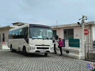 明德國際醫院穿梭巴士用車在此站停泊（2024年10月）