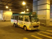 李強企業旗下的豐田Coaster小巴