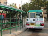 總站設有候車亭（2011年4月）