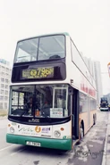 5026 796M.jpg (77 KB) 行走796M線的巴士於尚德(唐德街)總站候命
