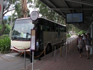 此線正在港鐵大學站上客