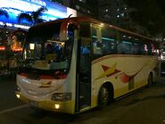 配中港之星車身的五十鈴LT134P（MY7512）行走居民巴士NR706線