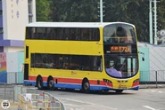 富豪B9TL（95XX）為現時72A線常見車型，圖示9559正沿南朗山道下山