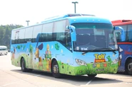 Toy Story全車身廣告的斯堪尼亞K380IB／HIGER A50