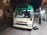 56線用車ET9759於服務時間以外停泊於觀塘（崇仁街）總站