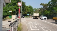 東行站景，沿左方站牌走即為石崗橋（2022年4月）