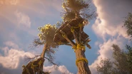 Aloy hanging from a platform.