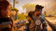 Varl talking to Aloy.