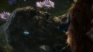 Aloy looking at the Focus.
