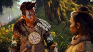 Sona, Varl and Aloy discussing the plan.