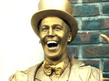 Livingstatue.jpg