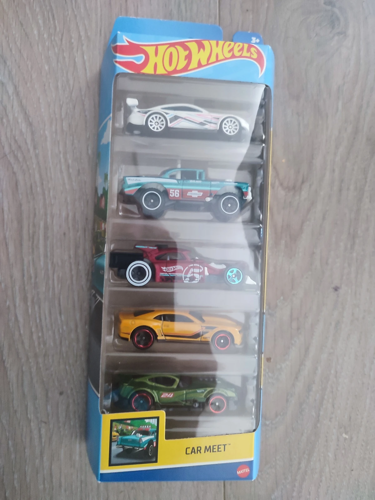 Hot Wheels 5 Pack Car Meet - 1:64 Scale Die Cast Vehicle Assortment
