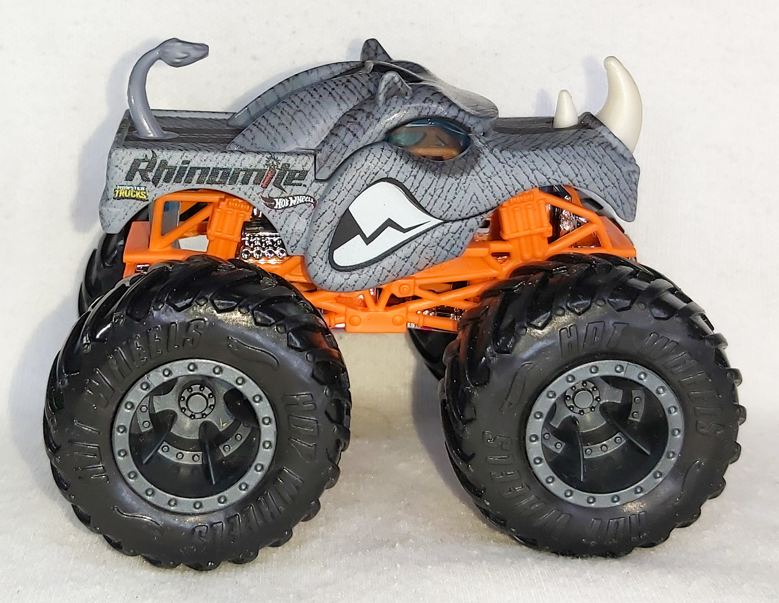 Hot Wheels Monster Trucks Oversized CAGE RATTLER Released 2023