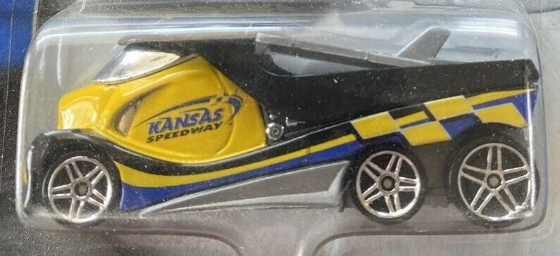 2002 Cabbin' Fever (2000) (Yellow)