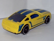 2005 FORD MUSTANG GT 2014, yellow, blue stripes and seats, grey tint window, black base