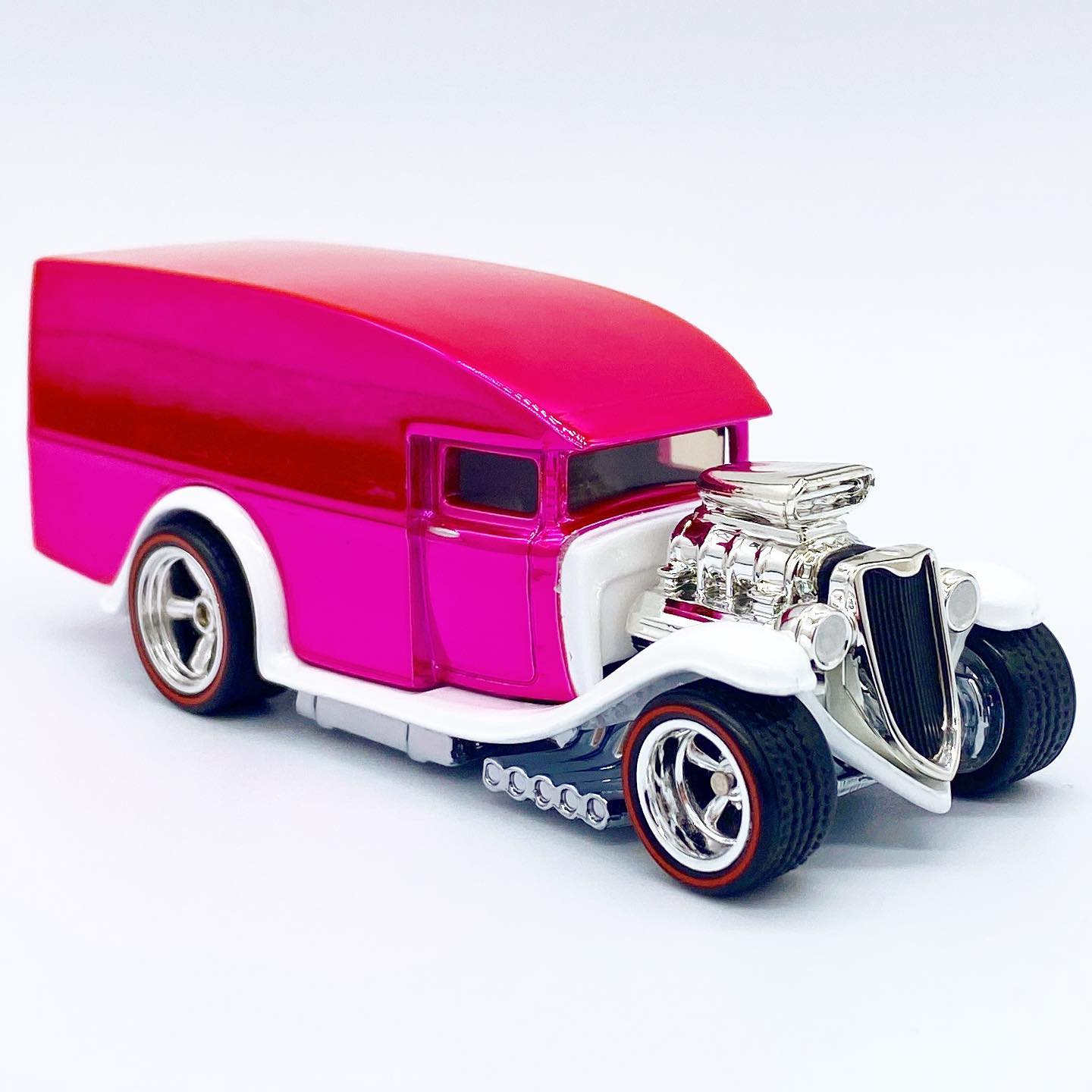Hot Wheels Premium Clamshell & Track Pack – Mattel Creations