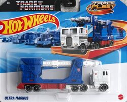 ホットウィール ULTRA MAGNUS Hot Wheels Track Fleet ULTRA MAGNUS Cybertronian Truck