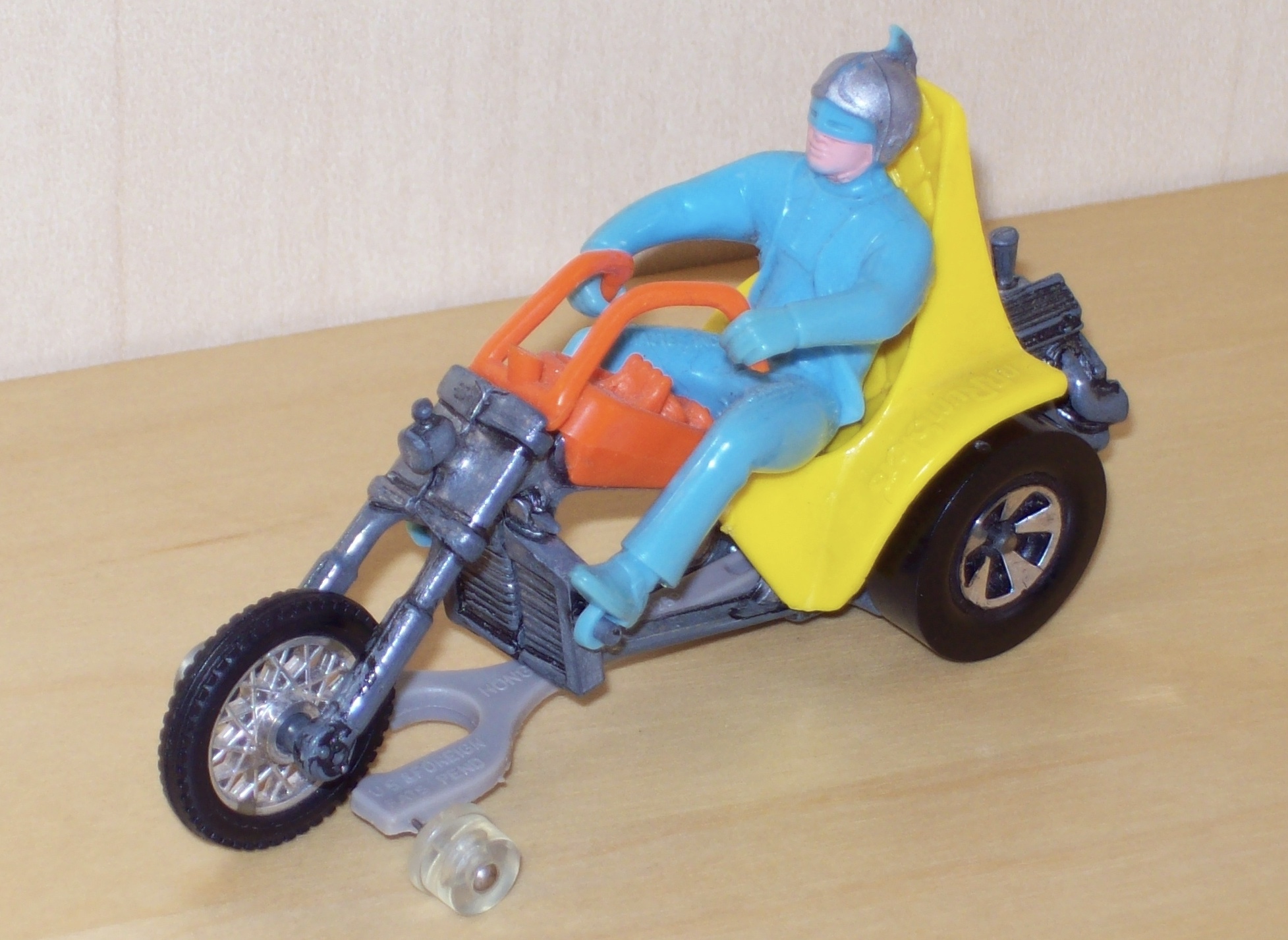Hot Wheels RRRumblers Torque Chop Red Seat w/ Brown Driver