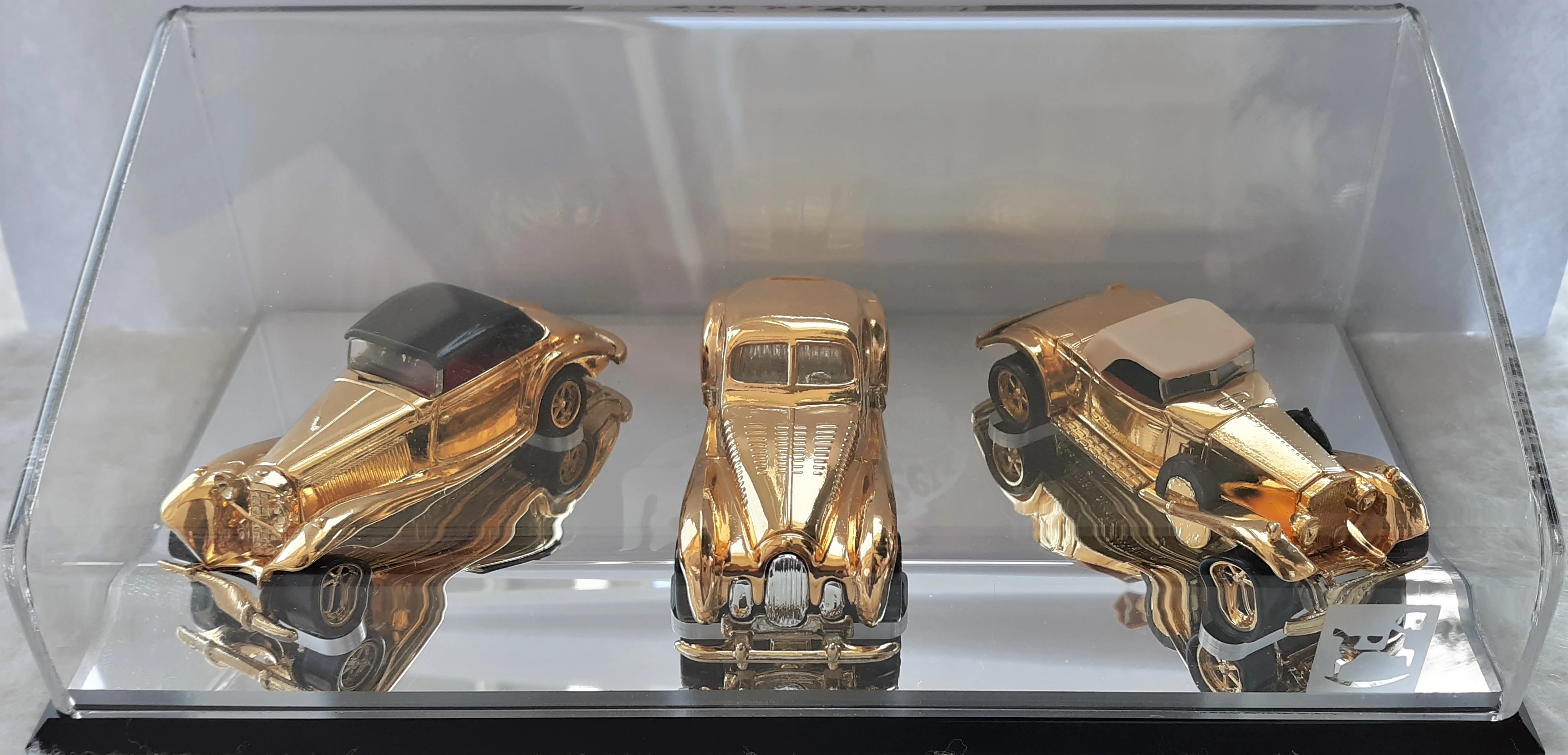 Hotwheels 激レア 24K GOLD classics ホットウィール FAO Schwarz 24K