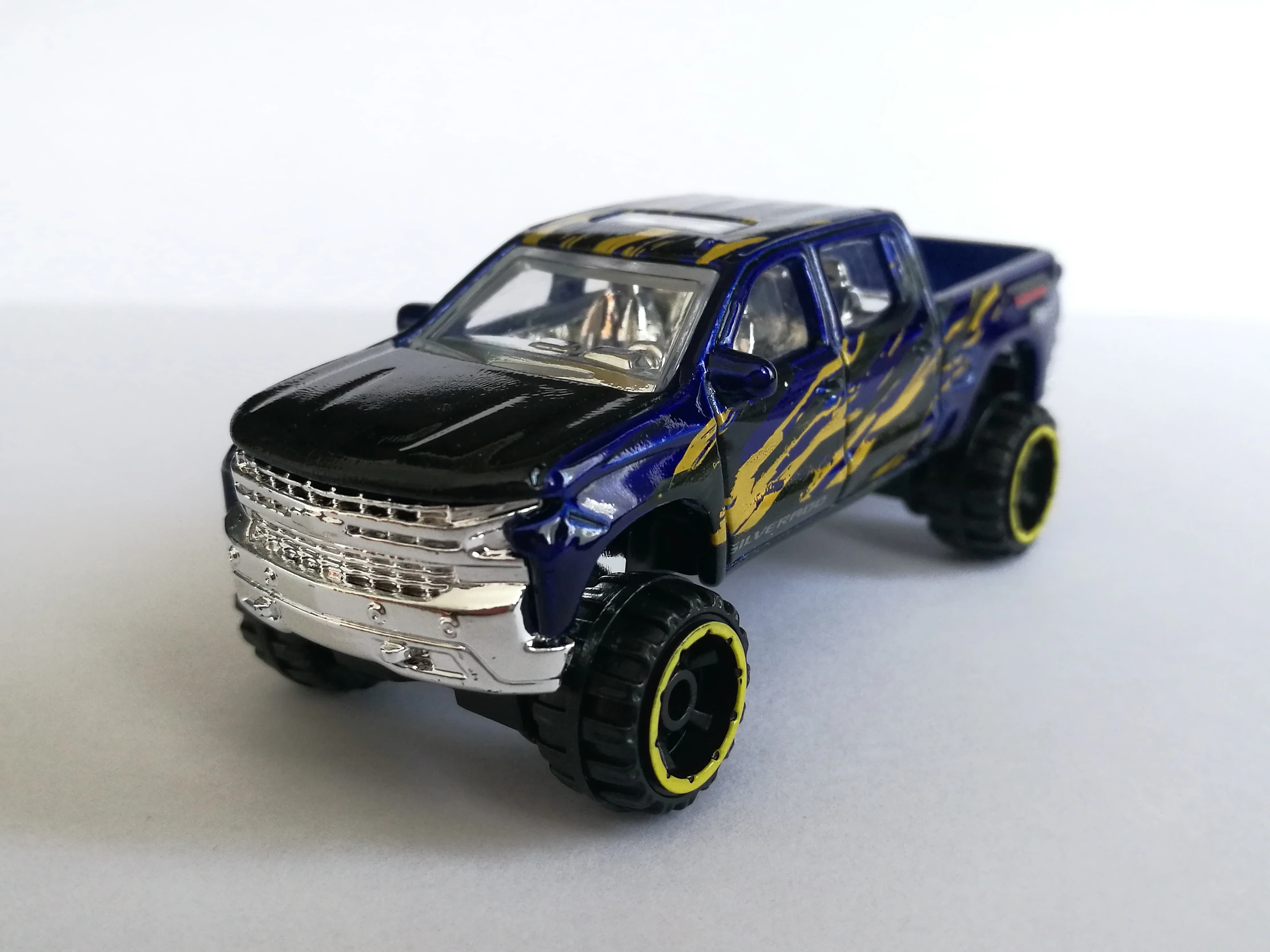 2020 Hot Wheels '19 CHEVY SILVERADO TRAIL BOSS LT BELLTECH BOX SHIP
