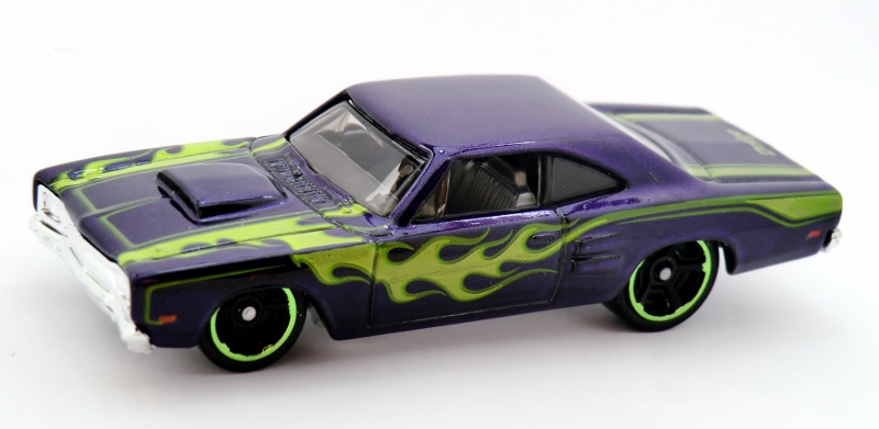 2010 Hot Wheels Garage Pink Mopar 3//15 /'69 Dodge Coronet Super Bee.