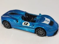 McLaren Elva with front hood tampo missing
