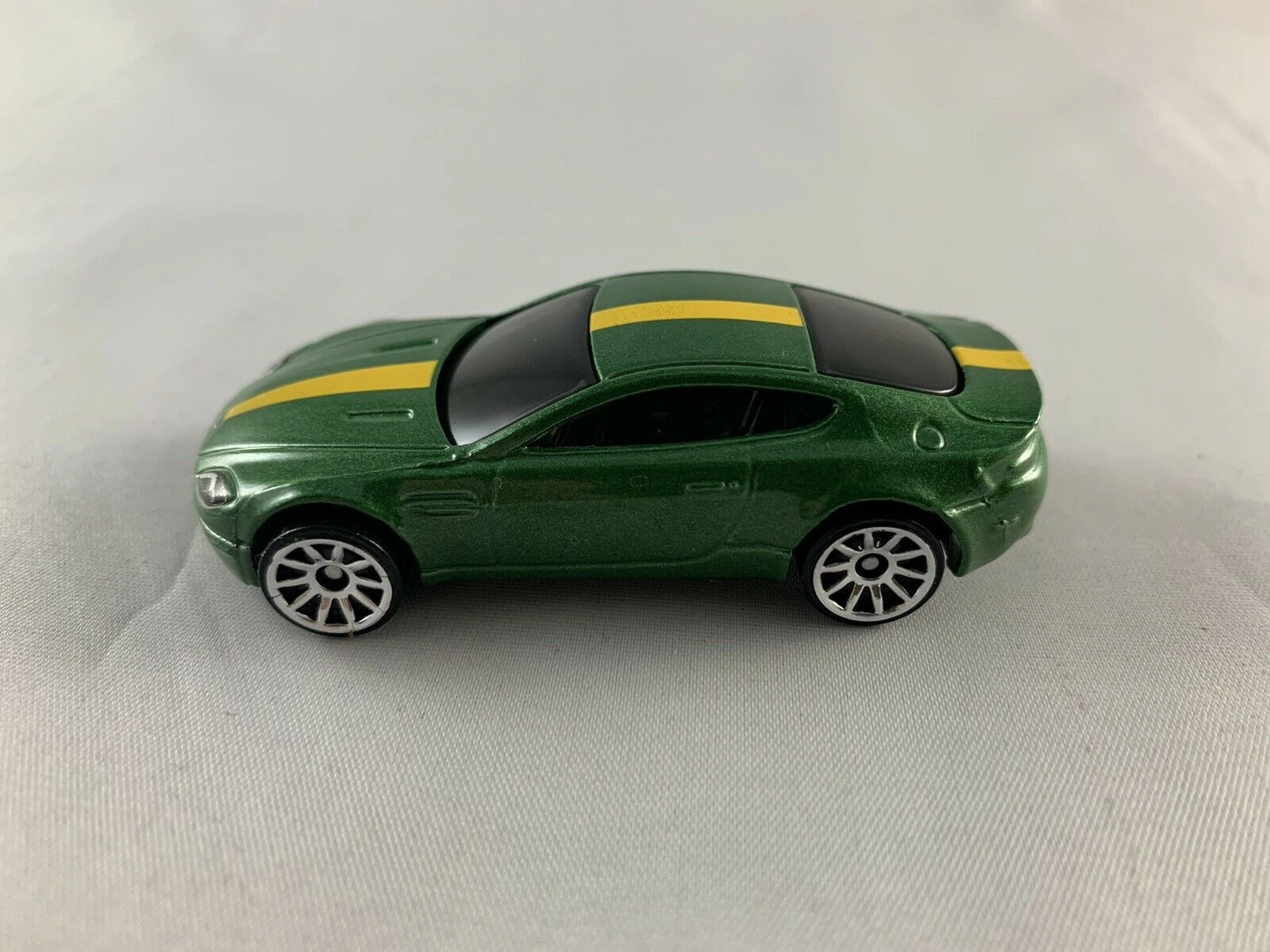 2021 Aston Martin V8 Vantage (Metalflake Green)