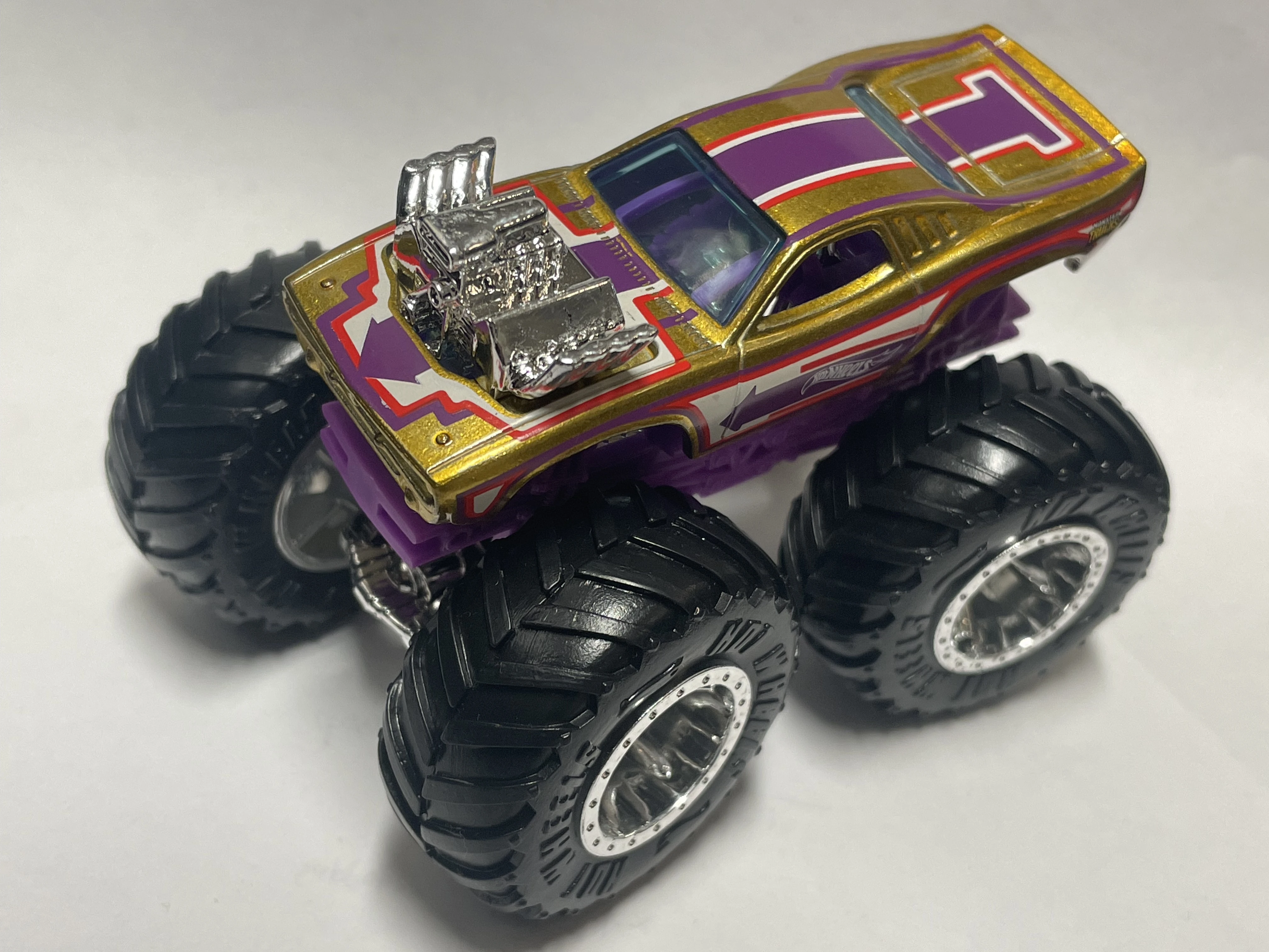 2025 Rodger Dodger (Monster Truck) (Spectraflame Gold)