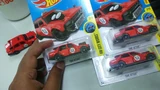 Hot Wheels® Time Attaxi™ con error de fábrica. Puerta "achicada"