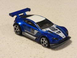 絶版品 Hot Wheels ASTON MARTIN VANTAGE GT3 Amazon.com: Hot Wheels 2015 HW Race Aston Martin Vantage GT3